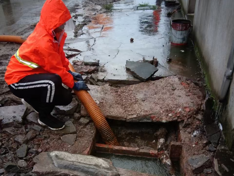 浦城专业清理污水池 炜誉市政以规范流程守护城市 “肠道”